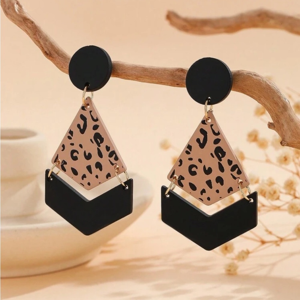 Geometric Leopard Print Earrings NEW 🏷️